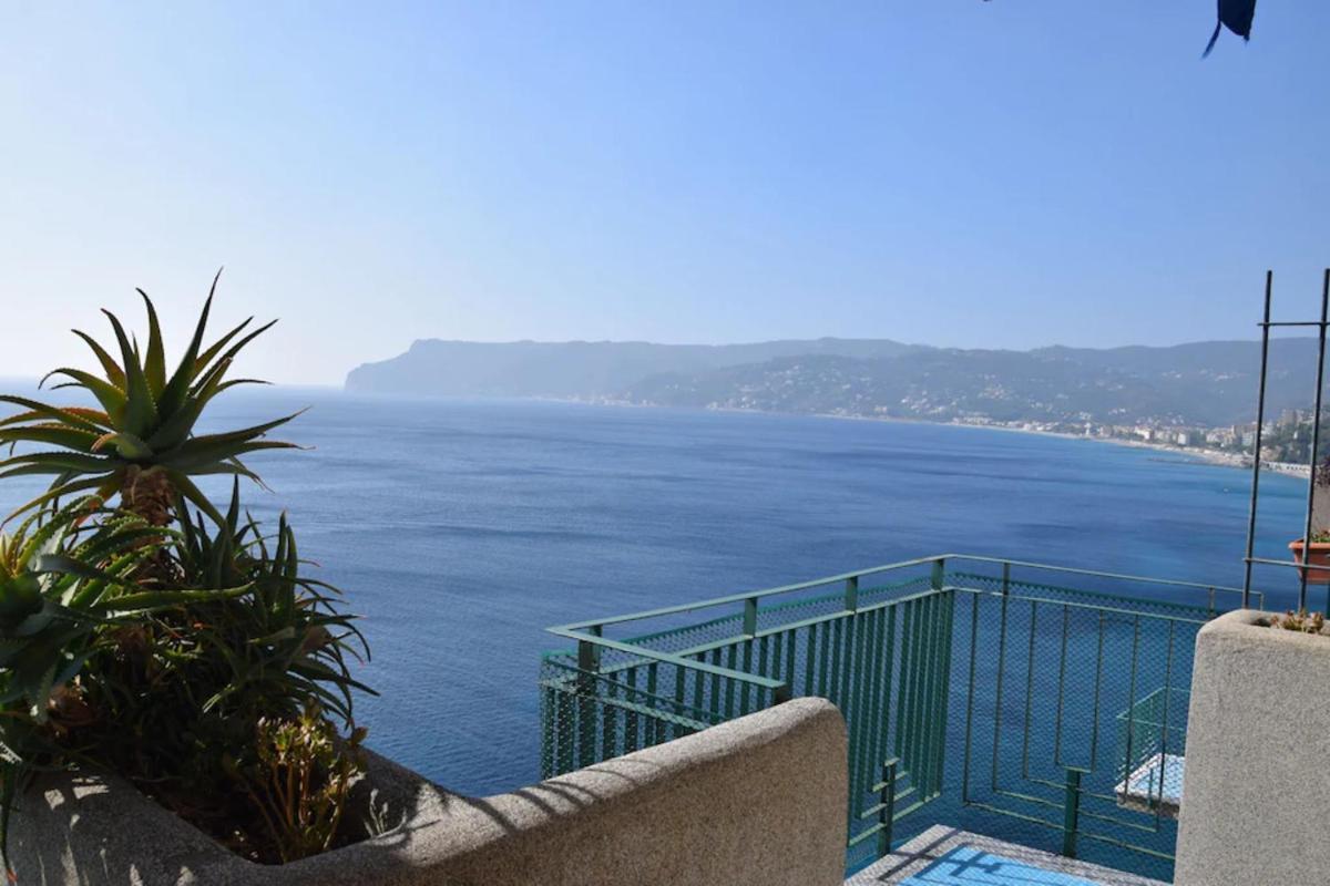Appartamento Stupenda Vista Mare Bergeggi Exteriör bild