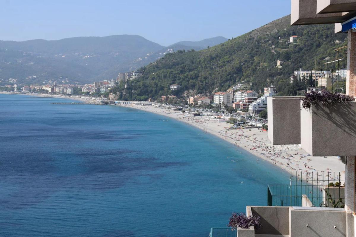 Appartamento Stupenda Vista Mare Bergeggi Exteriör bild