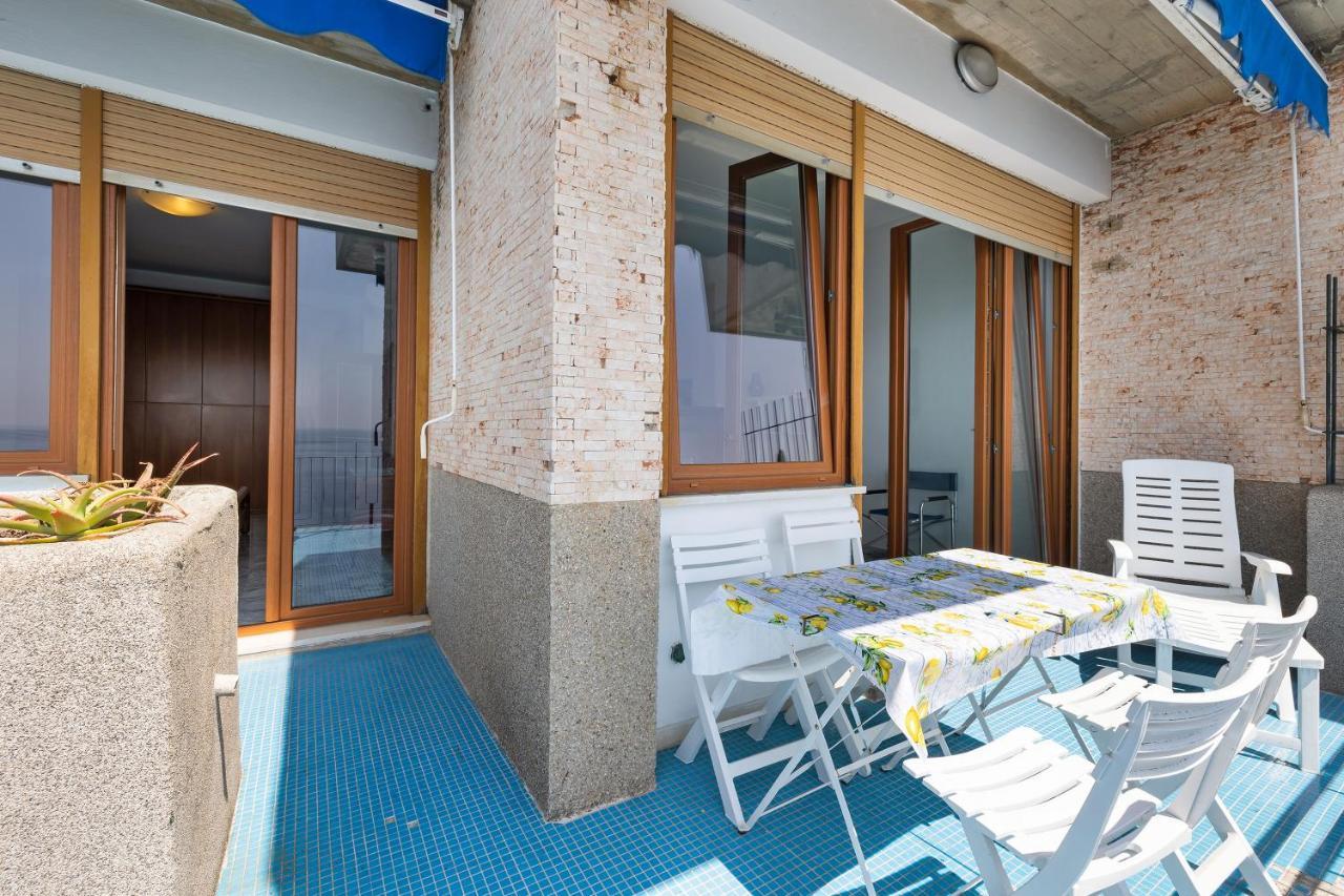 Appartamento Stupenda Vista Mare Bergeggi Exteriör bild