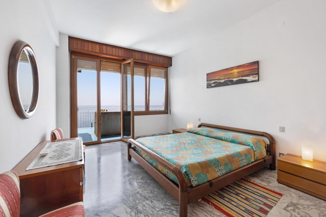 Appartamento Stupenda Vista Mare Bergeggi Exteriör bild