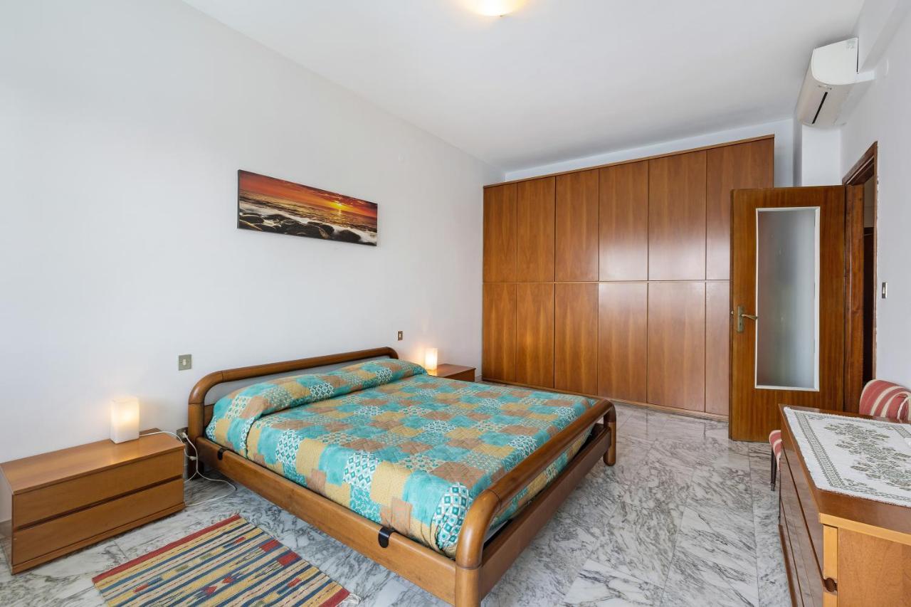Appartamento Stupenda Vista Mare Bergeggi Exteriör bild
